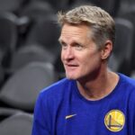 NBA – Steve Kerr tente un nouveau look pendant le confinement