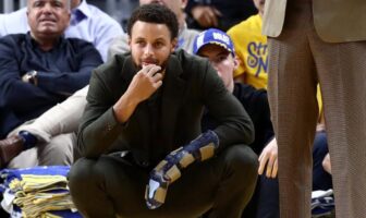 NBA – Même Stephen Curry n’en revenait pas du match de Damian Lillard Stephen Curry : "Je vais péter un câble"