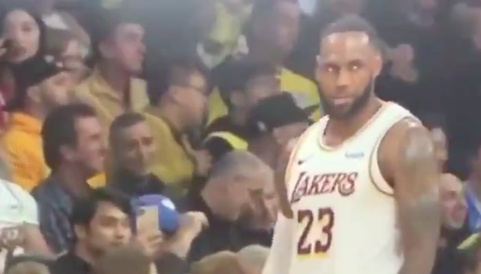 LeBron recadré par une fan