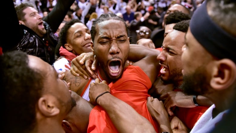 Kawhi Leonard à l'époque des Raptors