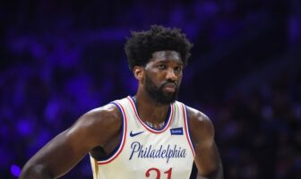 NBA – Après Ben Simmons, Joel Embiid se blesse également ! embiid provoque son public