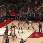 NBA – Alex Caruso et LeBron sortent un alley-oop parfait !