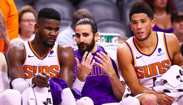 discussion entre Ayton, Rubio et Booker