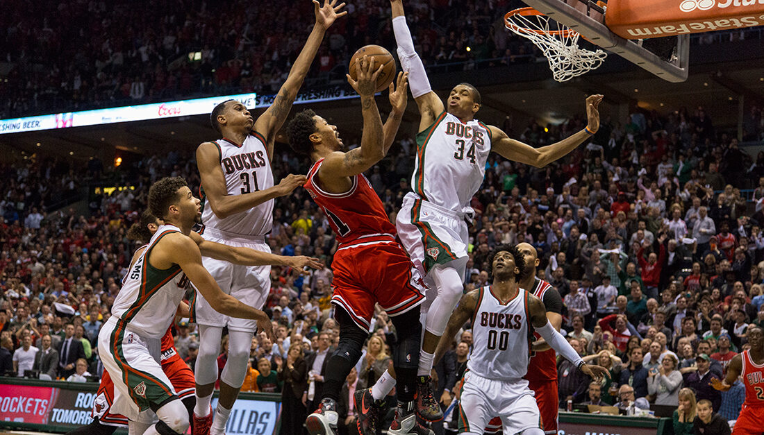 Derrick Rose et Giannis Antetokounmpo