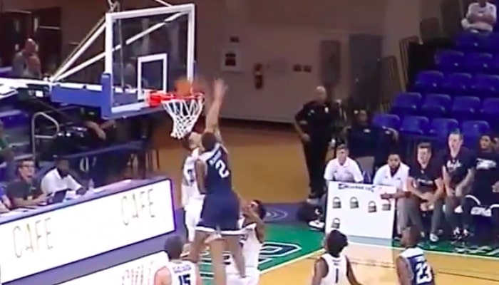 dunk de Elijah McCadden