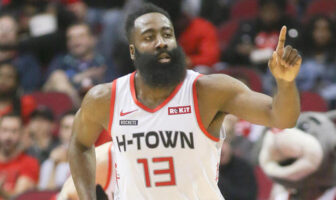 NBA – James Harden cartonne et rejoint Steph Curry dans l’histoire Nouveau carton pour James Harden qui rejoint Stephen Curry dans l'histoire