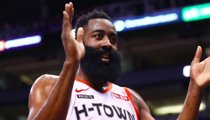 James Harden applaudit