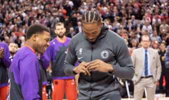 NBA – Le drôle de symbole sur la bague de Kawhi Leonard Kyle Lowry félicite Kawhi Leonard