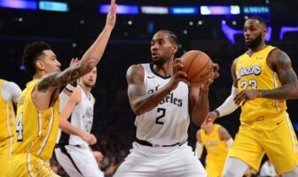 NBA – Pourquoi Kawhi Leonard ne s’est pas envolé à Orlando avec les Clippers Kawhi Leonard des Clippers au milieu de LeBron James et Danny Green des Lakers