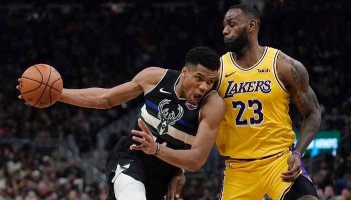 LeBron James réagit au gros match de Giannis