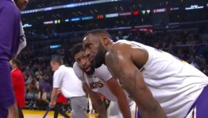 NBA – LeBron recadre sévèrement ses coéquipiers en plein match