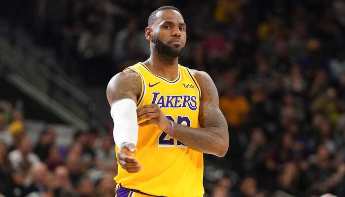 LeBron James réagit fortement aux critiques sur son comportement