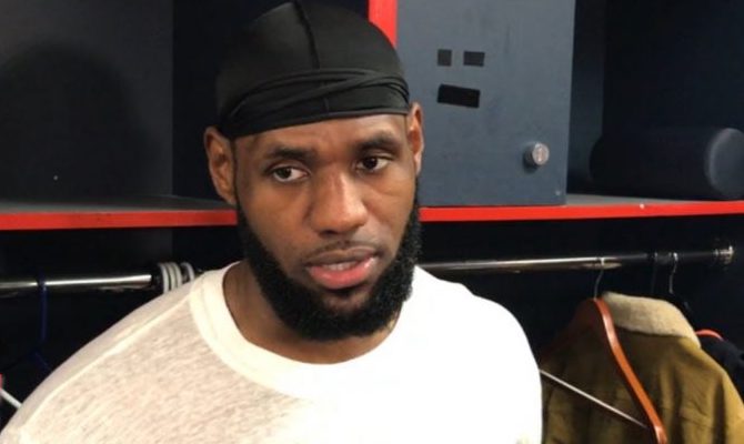 lebron james face aux médias