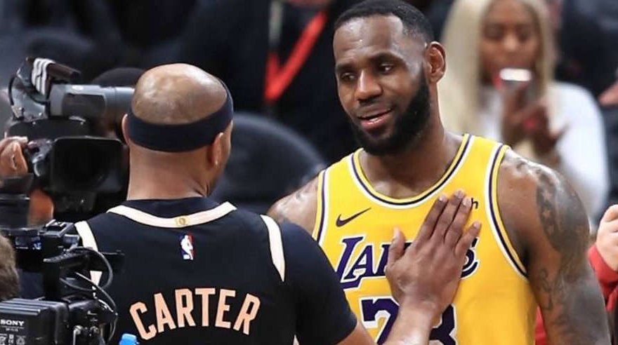 LeBron James des Lakers et Vince Carter des Hawks