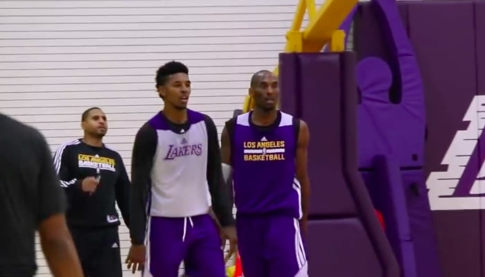 nick young et kobe bryant durant un entraînement des lakers