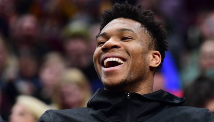 NBA - Giannis 'superb reaction to fans'