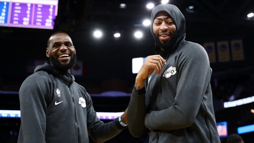 Anthony Davis et LeBron James chahutent dans vestiaires