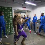 NBA – La mascotte des Kings massacrée par Giannis et les Bucks