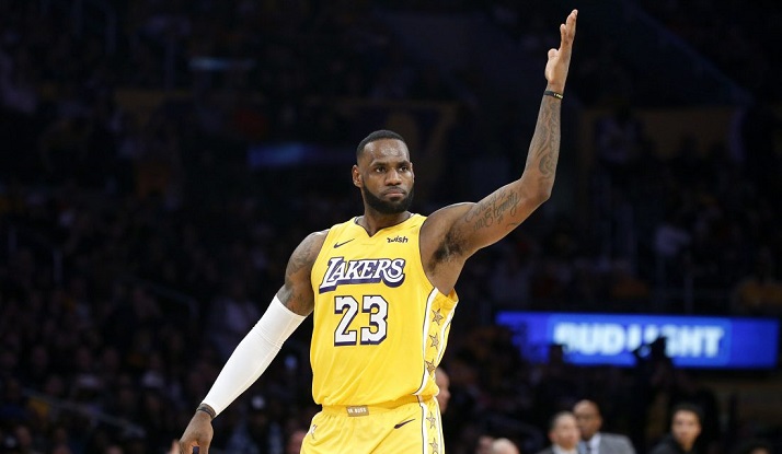 LeBron James récompensé, rejoint 6 légendes