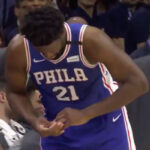 NBA – La dégoutante blessure à la main de Joel Embiid