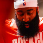 NBA – James Harden inaugure un nouveau look pour son 1er entraînement