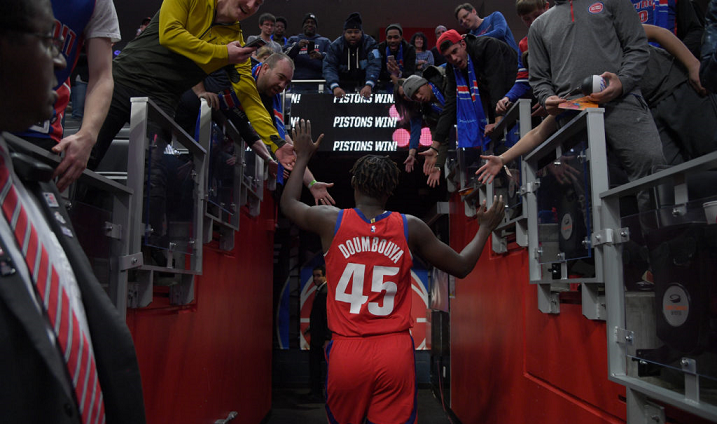 Sekou Doumbouya acclamé par les fans des Pistons