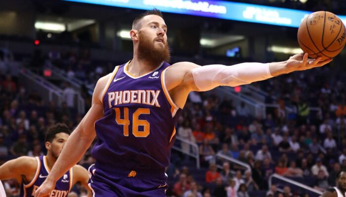 Aron Baynes intéresse un prétendant au titre