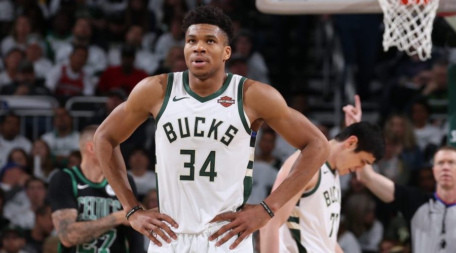 les playoffs cruciaux dans la prolongation de Giannis