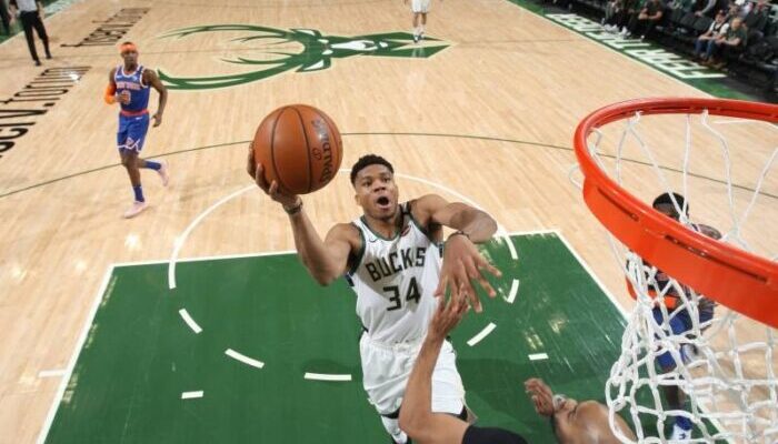 Giannis Antetokounmpo face aux Knicks