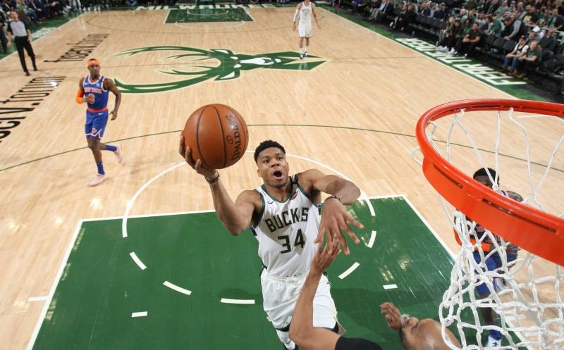 Giannis Antetokounmpo face aux Knicks