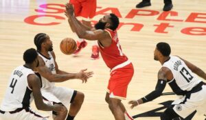 NBA – James Harden donne son avis sur les prises à deux sur lui