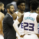 NBA – La technique WTF du coach des Hornets pour calmer ses joueurs