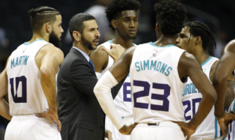 NBA – La technique WTF du coach des Hornets pour calmer ses joueurs James Borrego et ses Hornets