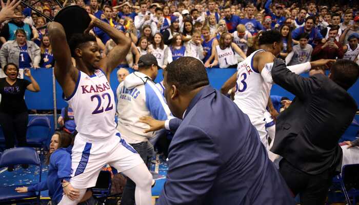 Énorme baston entre les deux équipes de Kansas !