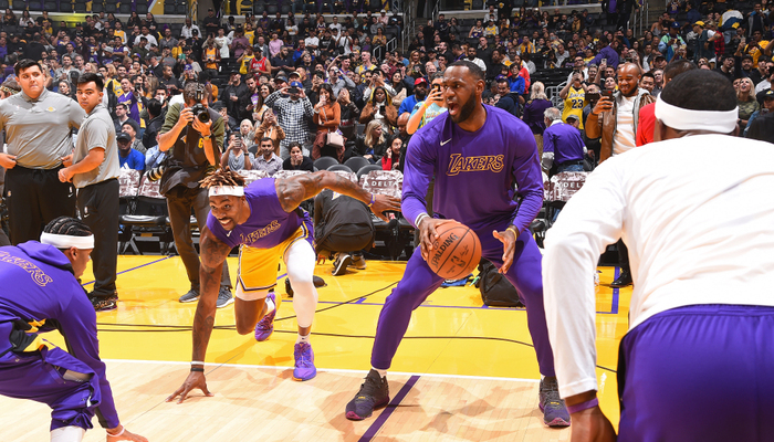 LeBron James absent, Dwight Howard reprend sa routine d'avant match