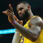 NBA – LeBron félicite chaudement 2 coéquipiers pour la victoire