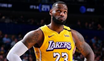 NBA – « En tant que blanc, je suis déçu que LeBron ne mette rien au dos de son maillot » LeBron James se retrouve contré par... le cercle !