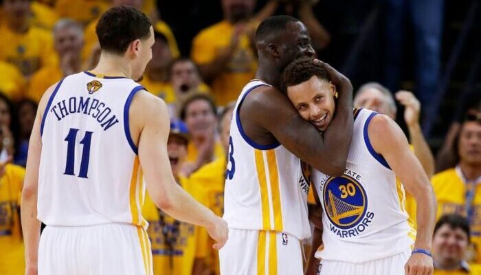 Klay Thompson, Draymond Green et Steph Curry des Warriors