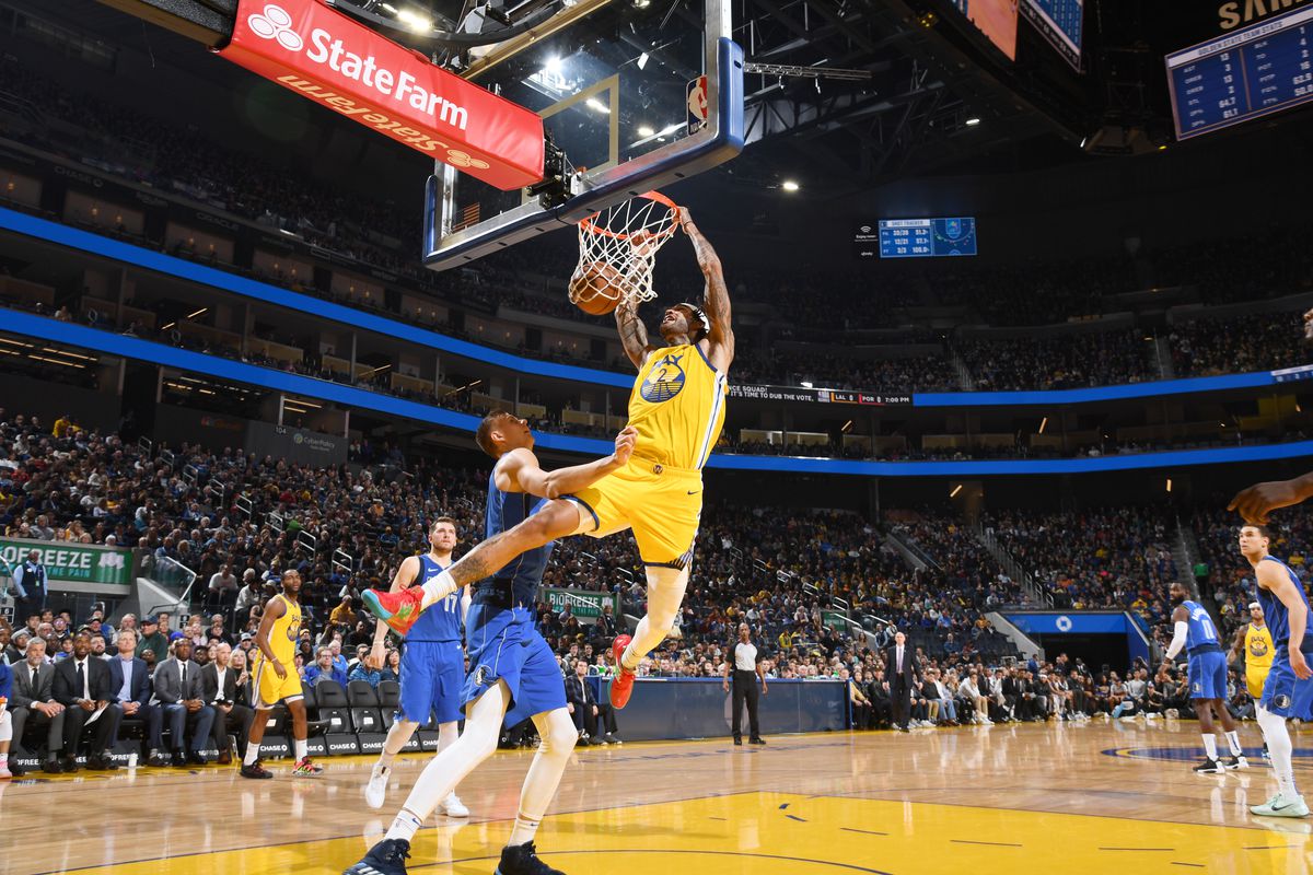 Willie Cauley Stein contre les Mavericks