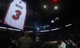 NBA – Le maillot de Dwyane Wade officiellement retiré Le maillot de Dwyane Wade officiellement retiré