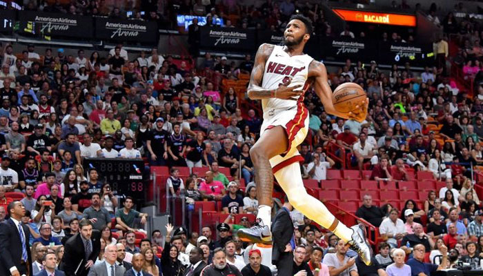 Derrick Jones veut réaliser un concours de dunk parfait avec que des 50