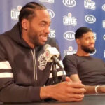NBA – Kawhi Leonard hilare après avoir fait une blague à un journaliste