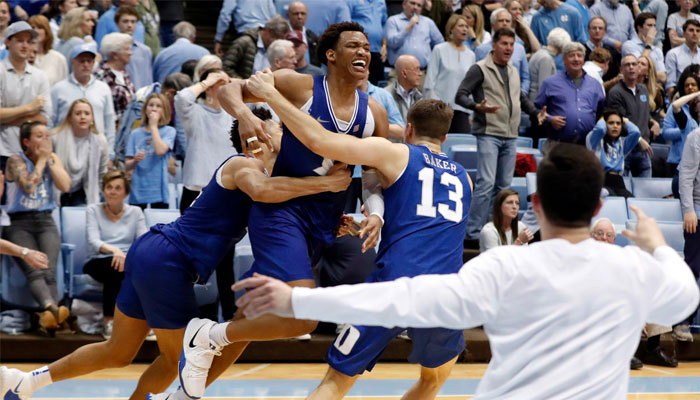 Duke s'impose au buzzer dans un match fou face au rival North Carolina