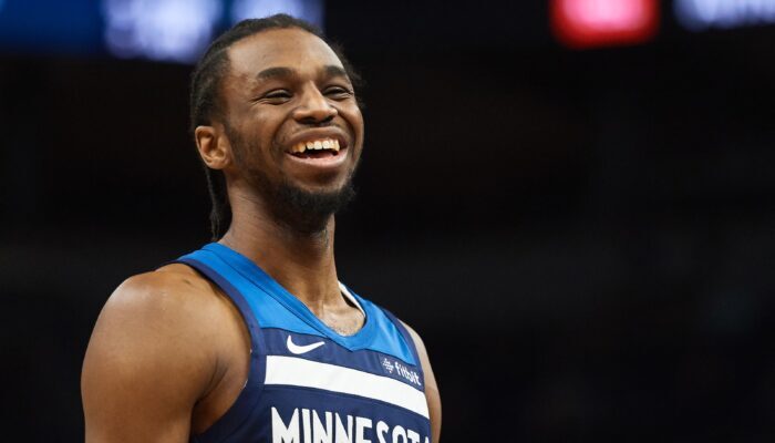 Andrew Wiggins tout sourire sous les couleurs des Minnesota Timberwolves