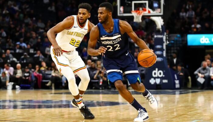 Andrew Wiggins ballon en main face aux Golden State Warriors, le 8 novembre 2019