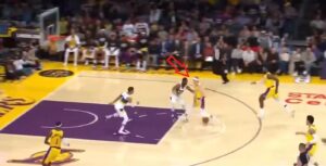 NBA – Comment Caruso a-t-il pu servir LeBron pour le dunk sur Josh Hart ?