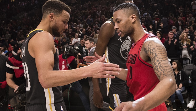 Damian Lillard signe un mois historique aux côtés de Steph Curry