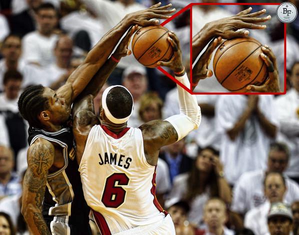 Mains Kawhi Leonard en défense sur LeBron James