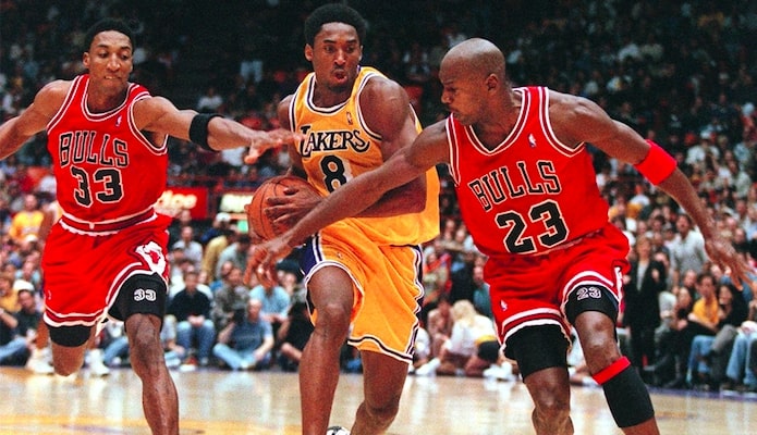 Kobe Bryant à la lutte avec Michael Jordan et Scottie Pippen