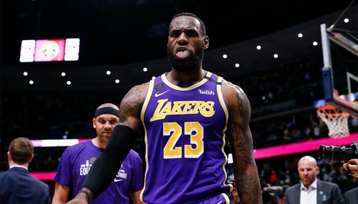 LeBron James des Lakers face aux Nuggets